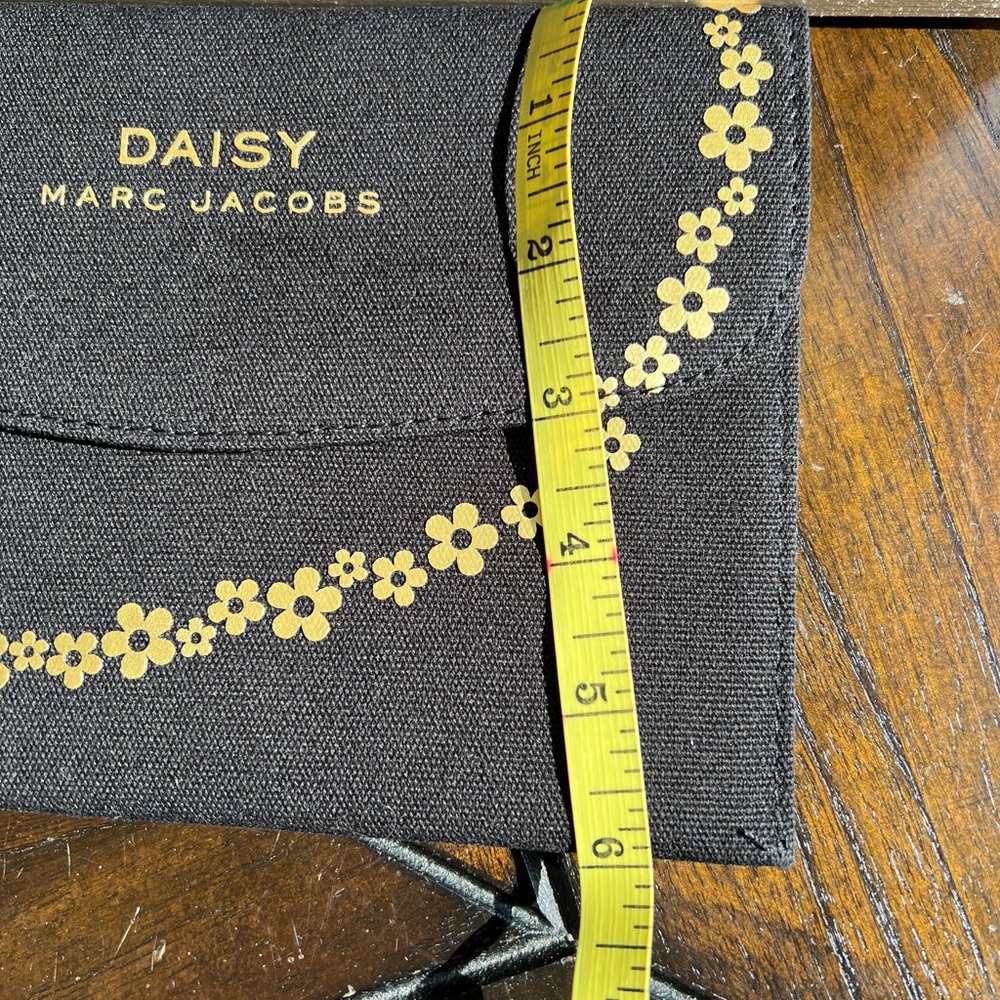 Daisy by Marc Jacobs Black/Gold Pouch - Picture 4 of 9